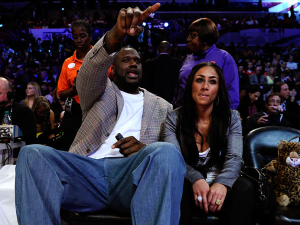 铃木一朗在对阵运动家时展示“雷射肩”传球，将跑者触杀在三垒