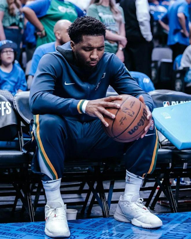 滑向米兰 来源：世界滑联官方推特