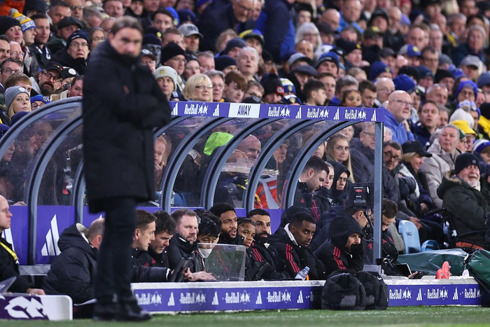 状态不佳！爱德华兹11中3得到15分5失误