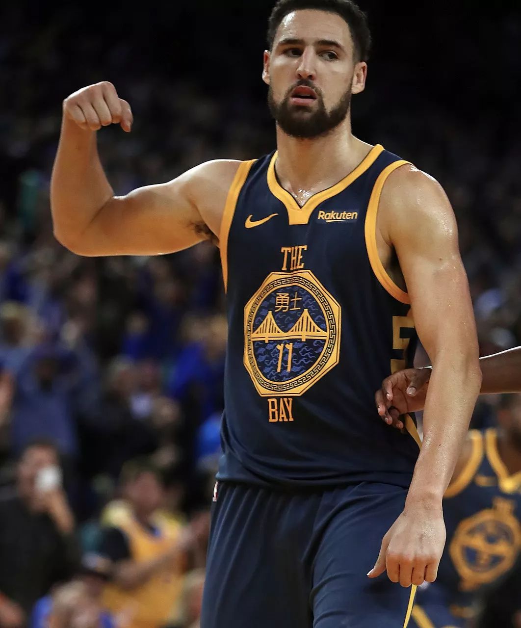 毫不知情！老鹰闪电交易，特雷·杨在替补席被告知交易，黯然离场