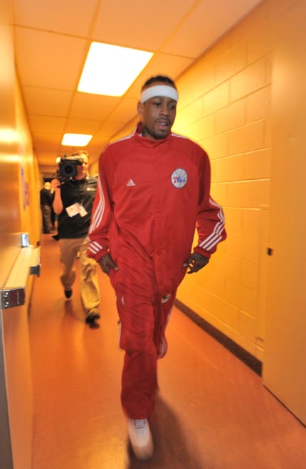 前利物浦后卫马蒂普退役后首亮相，现身沙尔克04广告