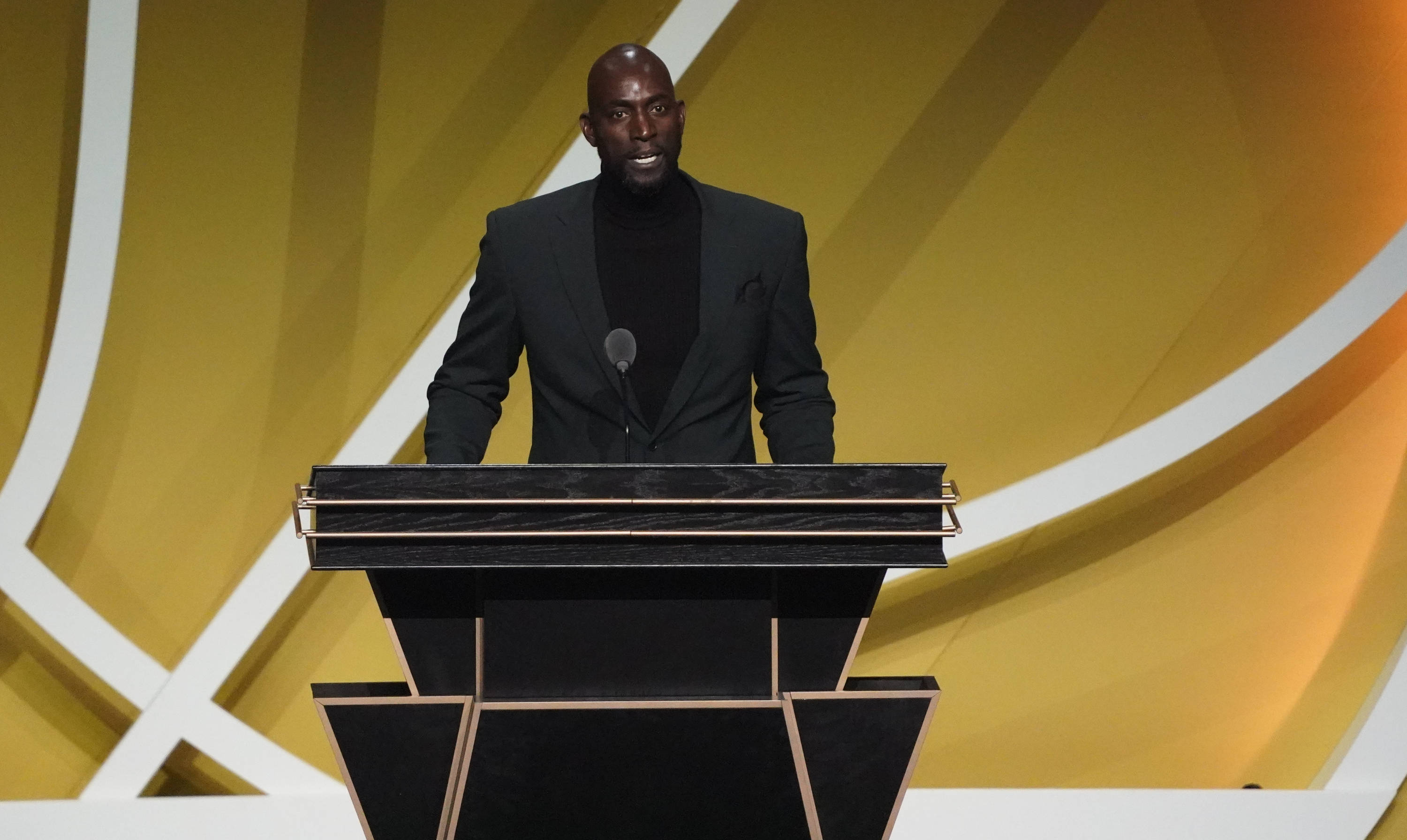 能在这么短时间内完成两套上篮动作，小佩顿这炸裂的身体天赋