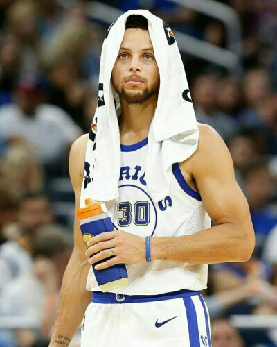 灰熊替补控卫的正负值高达+14，但莫兰特却把他赢的分都输回去了