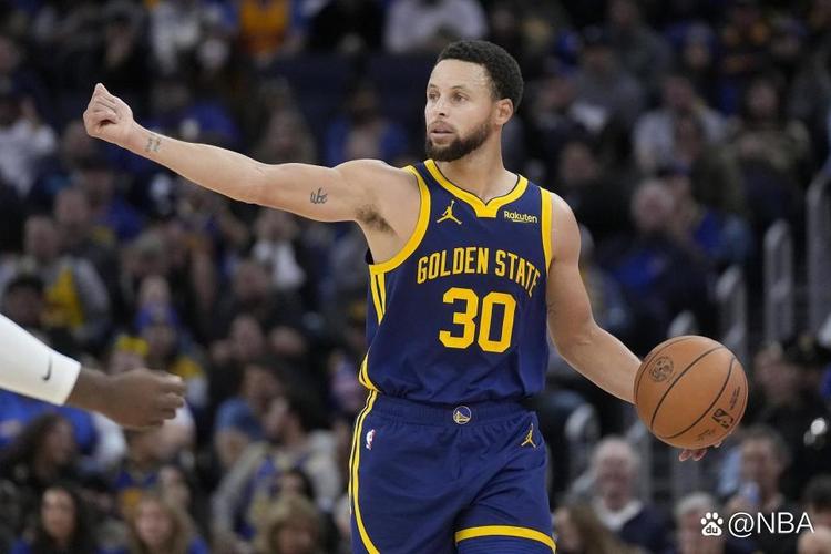 🚨 布鲁诺·费尔南德斯入选WhoScored评出的十二月英超月度最佳阵容。 来源：The United Stand