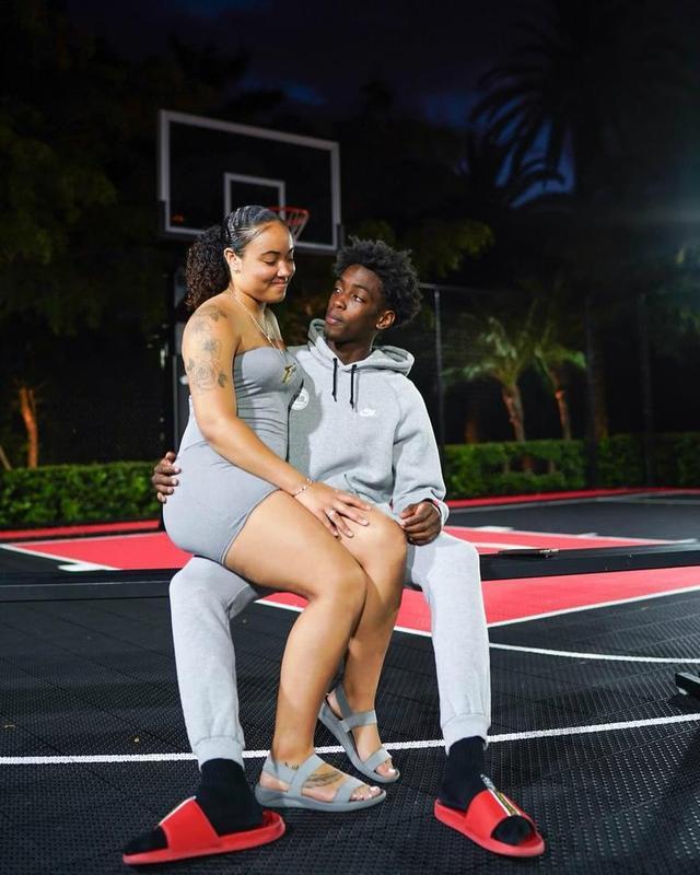 我很少点评其他球队的比赛 今天实在忍不住感叹一句：我一度怀疑腾讯把两个队搞反了