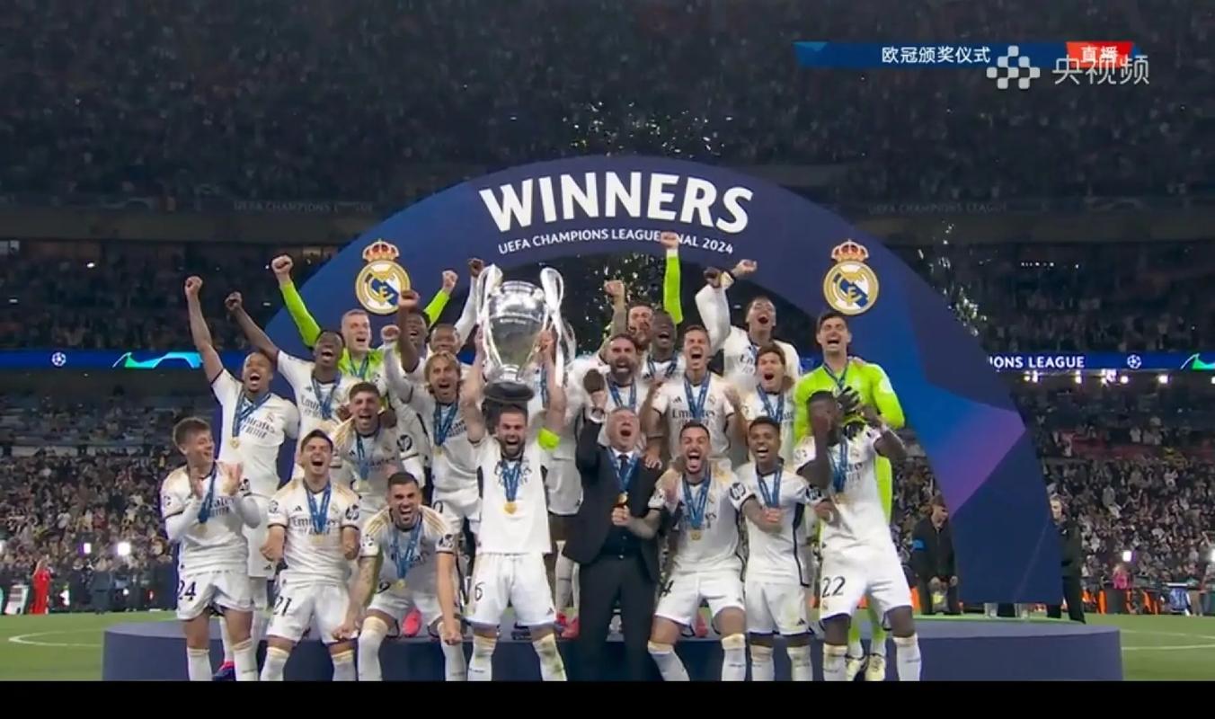 笑逐颜开！詹姆斯表扬布朗尼：保持微笑&继续前进！加油王子！