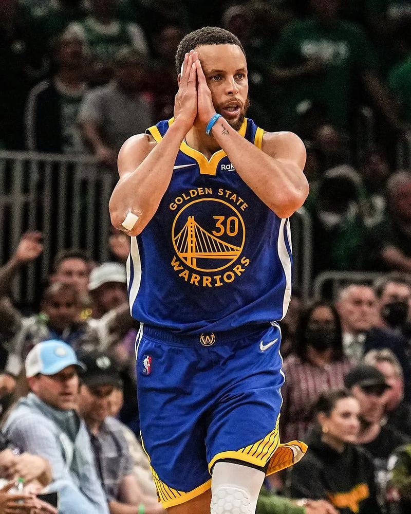 半场战报：格拉斯哥流浪者0-2罗马，佩莱格里尼、苏莱破门